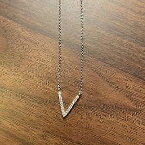 Tiny V necklace